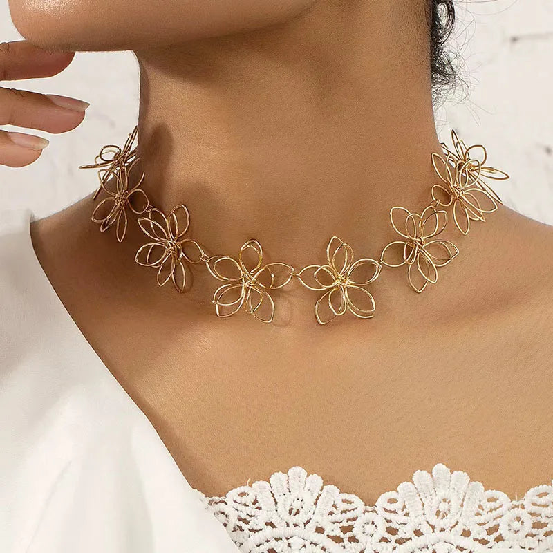 Hollow Flower Necklace for Women Gold Silver Plating Fashion Neck Jewelry Hot Sale Party Gift 2024 New Style