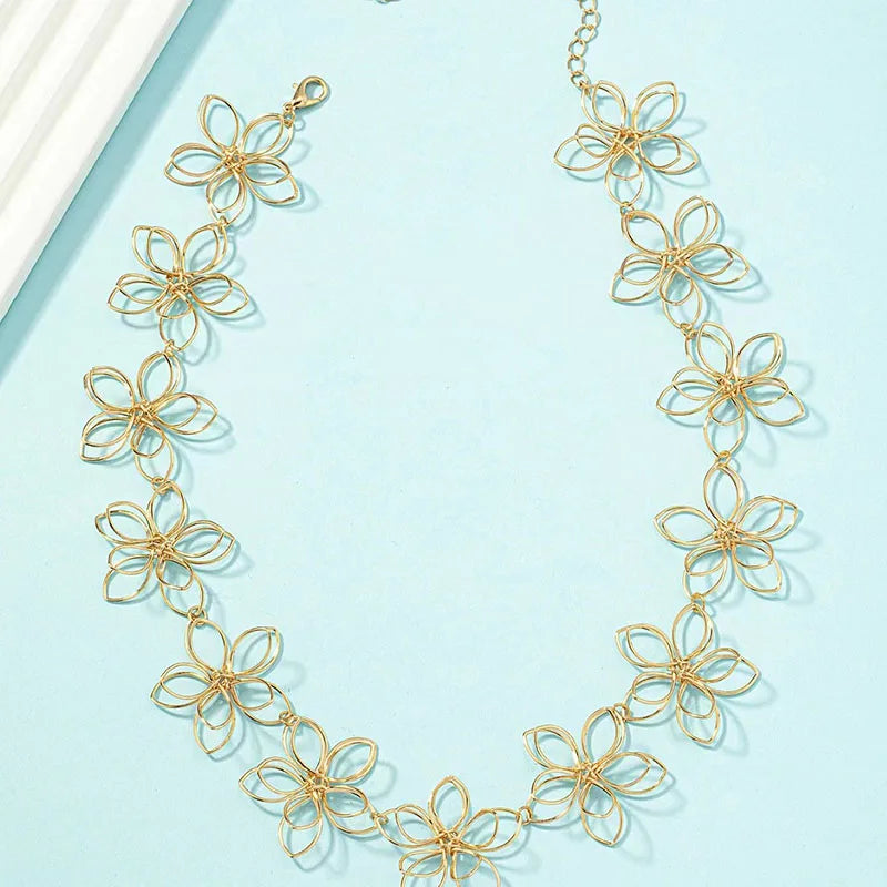 Hollow Flower Necklace for Women Gold Silver Plating Fashion Neck Jewelry Hot Sale Party Gift 2024 New Style